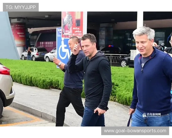 足球巨星送鞋行动 温暖球迷心意传递友爱与激情